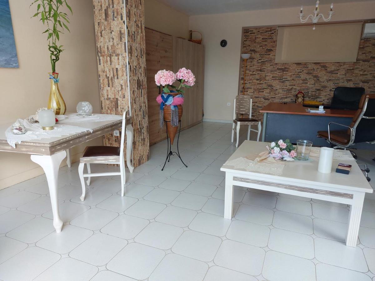 Alexandra Apartment